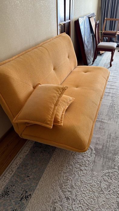 Диван, стол стулья