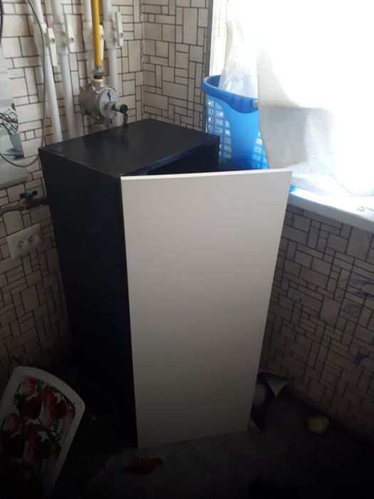 Шкаф подвесной можно для бара. Глянцевый