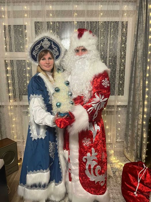Снегурочкак Новому году новый с бородой Дед мороз