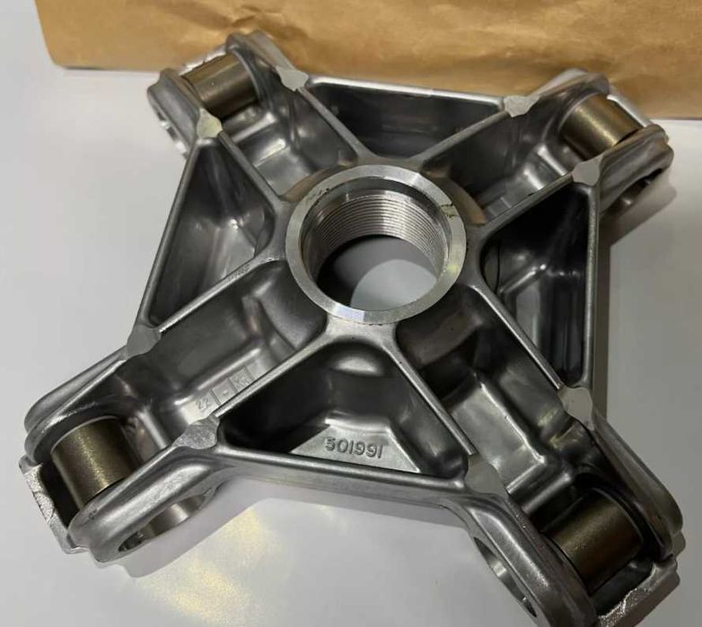 НОВА Кръстачка Спайдер за вариатор KFX700 Brute Force 750 KVF750 Ролки