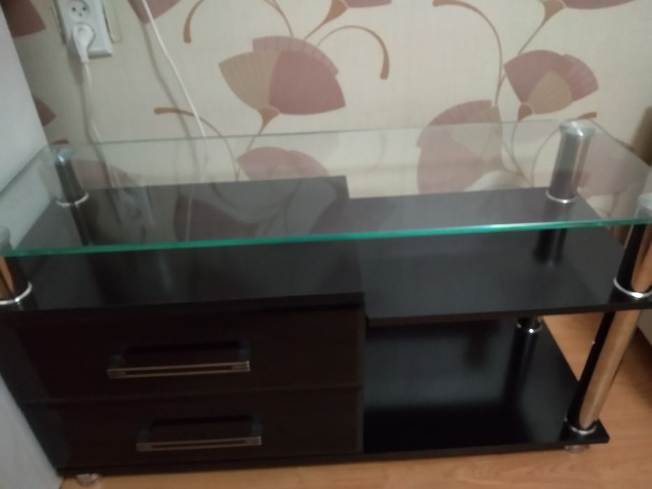 Продаётся столик тумба под телевизор