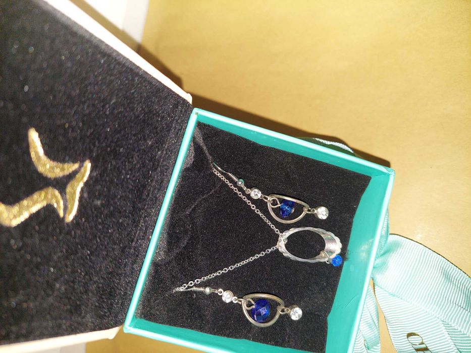 set colier si cercei in cutie cadou cu fundita charm