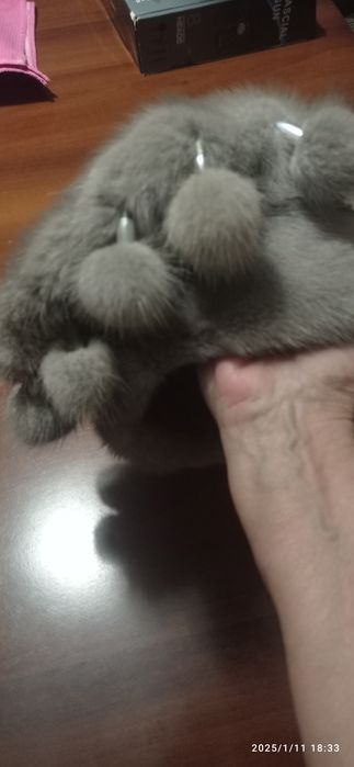 Продаю  женскую мутоновую шубу