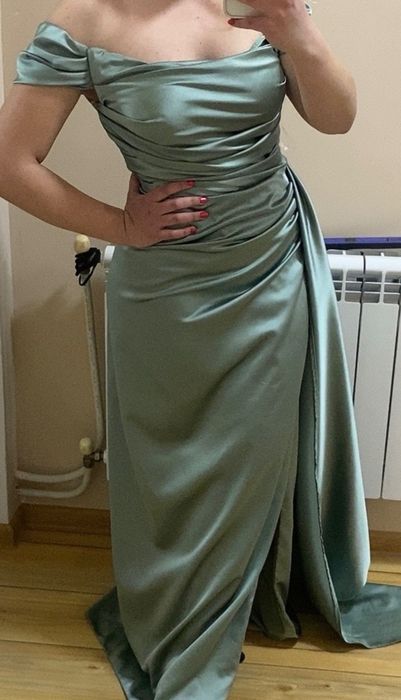 Сатенена официална рокля