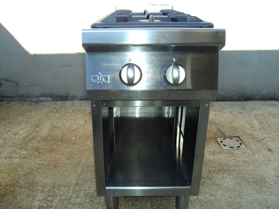 Професионален, италиански, газов котлон на база ,две горелки