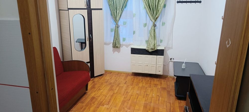 Închiriez cameră de cămin