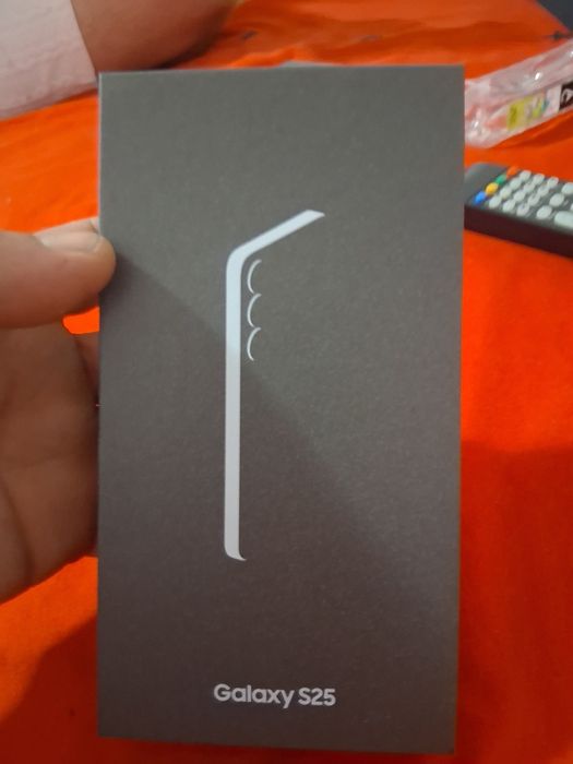 Samsung s25 nou.