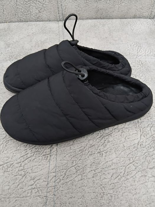 Продаётся обувь.