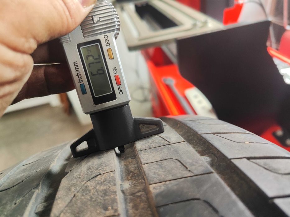2бр. летни гуми 235/60/18 Pirelli