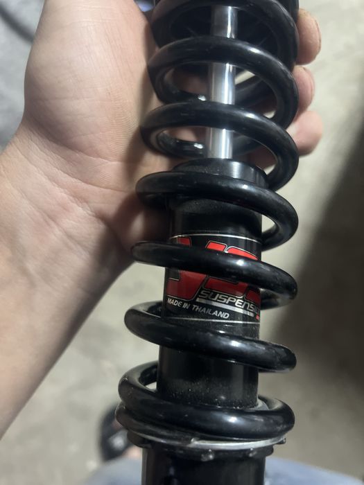 Амортисьор за скутер нови единия е в кутия