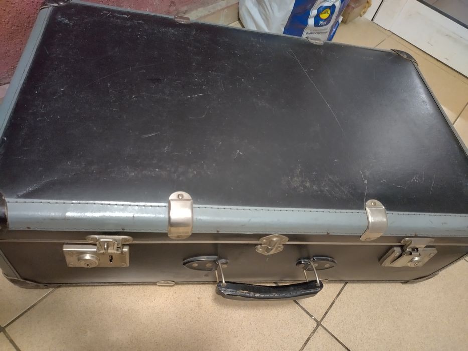 Голям кожен твърд куфар от соца