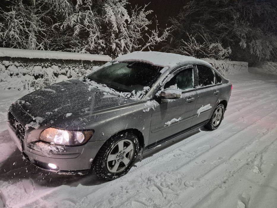 Vând sau schimb cu 4x4. Vând volvo s 40 an 2007 motor 1,6 diesel