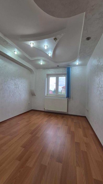 Apartament 3 camere decomandat in Onesti, zona Mall, etaj 2/4, 80mp.