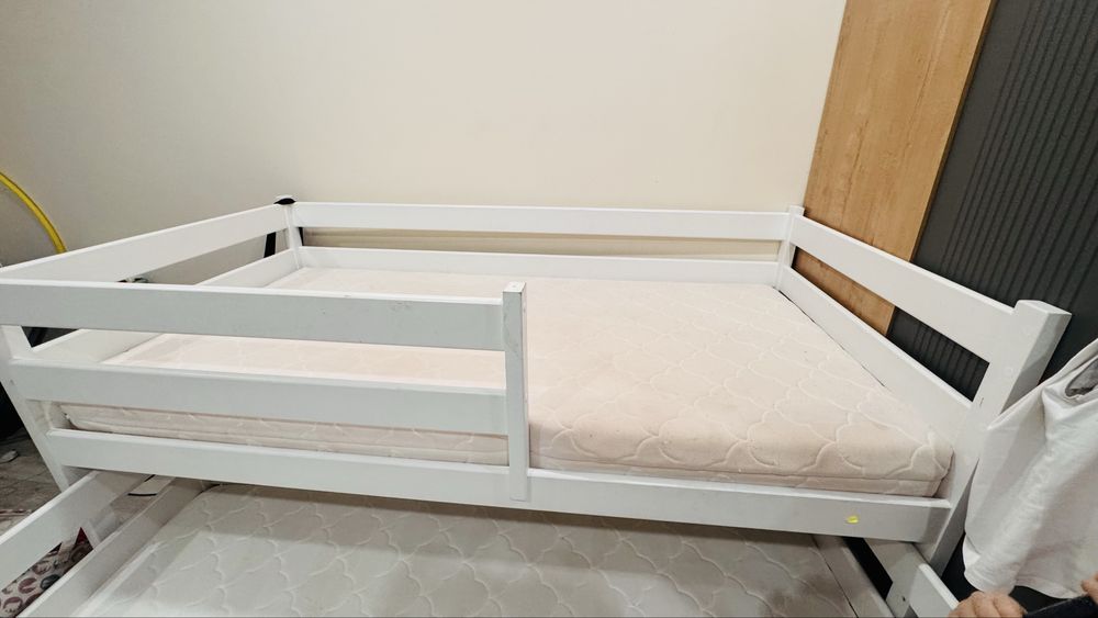 Продам 2х яросную детскию кровать