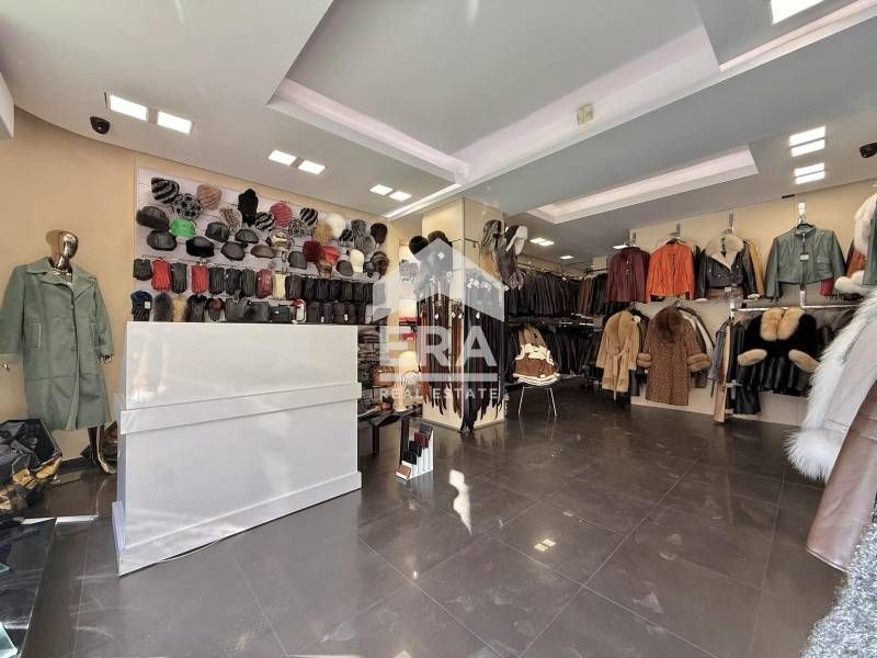 Дава се под наем Магазин в София, Център - 40 кв.м за 1296.42 € - Снимка #1