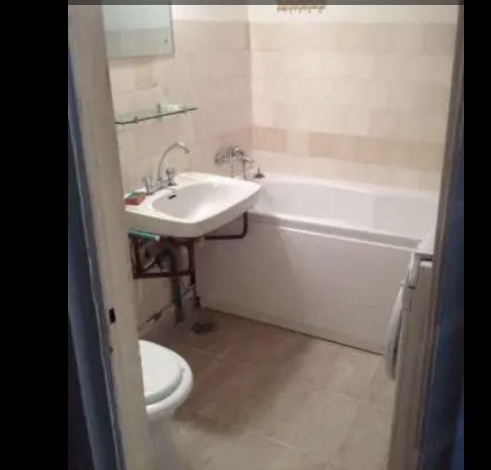 Apartament, semidecomandat, 2 camere, etajul 2, în municipiul Bârlad