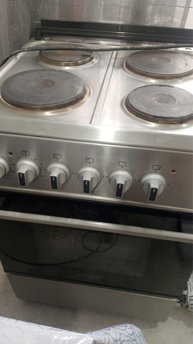 Прожаю электро плиту