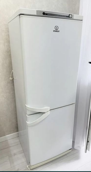Холодильник Indesit