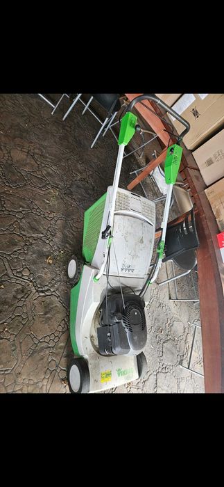 Vand masina de tuns iarba Viking pe benzina