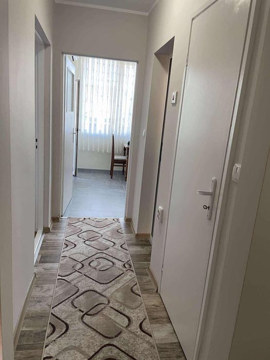 Тристаен обзаведен център