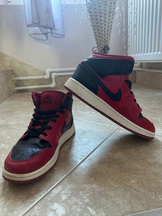 Nike Air Jordan 1 Mid Reverse Bred Black Red Shoes