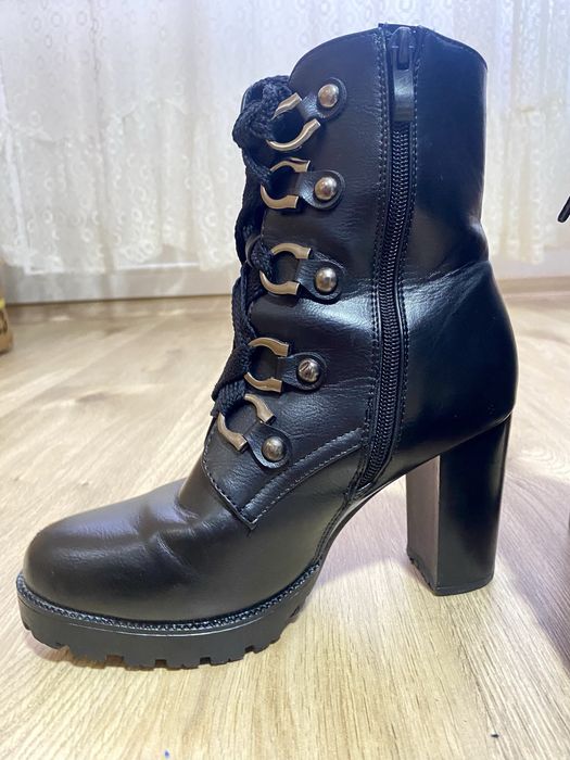 Боти на ток с връзки и цип