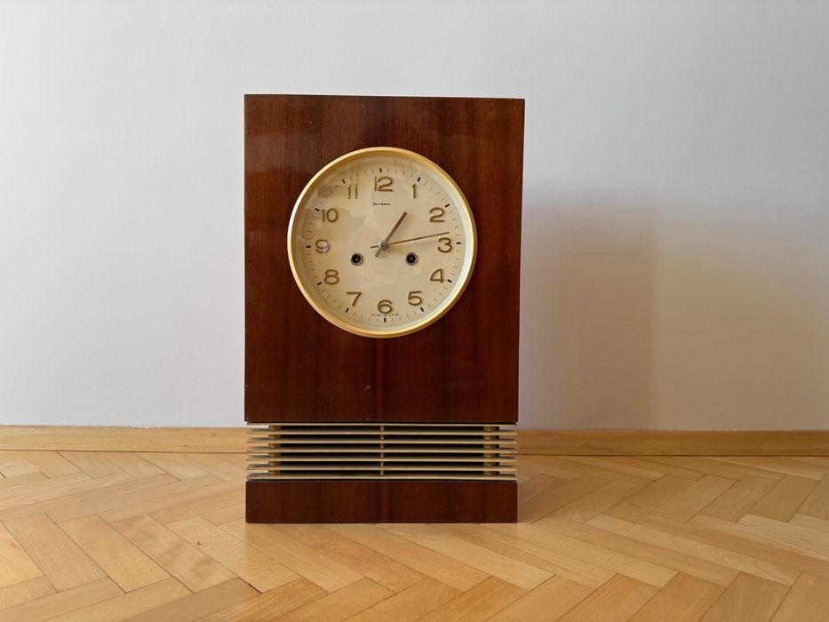 Стари луксозни ретро соц стенни дървени часовници Янтарь СССР - 2 броя