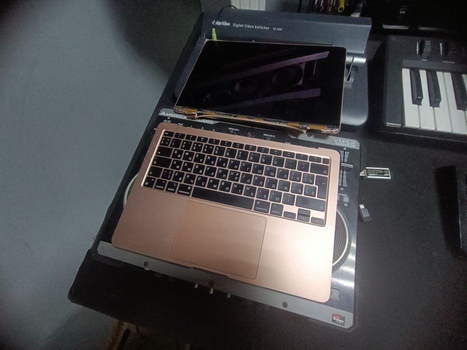 Запчасти на MacBook air m1 13 retina 2020 А2337