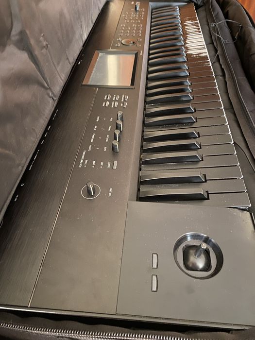 Vând Korg Krome 61