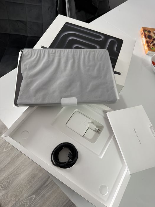 Macbook Pro 14 M4 - 512/16GB - Nou