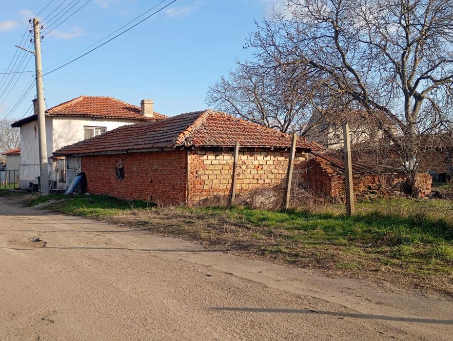 Продава се Къща в с. Роза, Област Ямбол - 1234 кв.м за 35 €/кв.м - Снимка #2