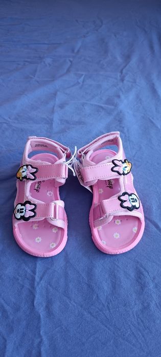Нови красиви сандали за момиче номер 25