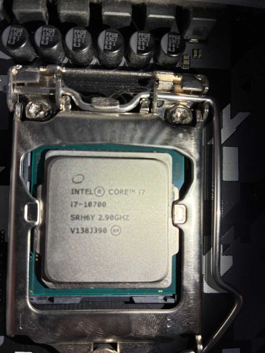 Дънна платка ASRock B560 Steel Legend + Intel Core I7-10700 8 ядра (до 4.80Ghz) LGA1200