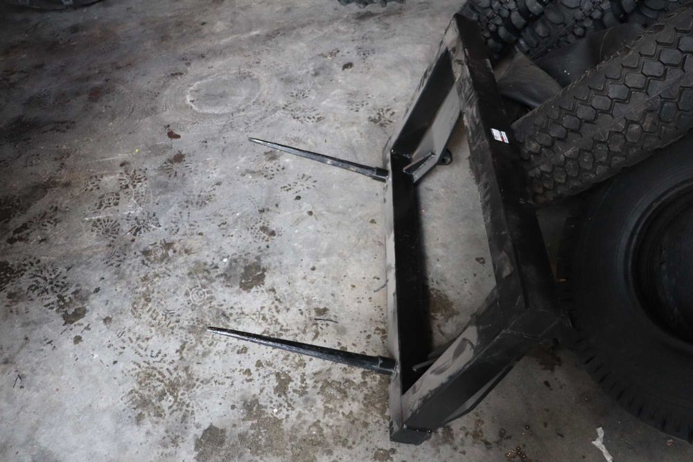 furca baloti prindere euro cu tepuse de 110 sau 80 cm distanta intre tepuse de 75cm sarcina 220kg incarcator frontal case fendt john deere deutz fiat