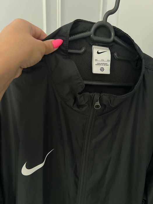 Ветровка на Nike