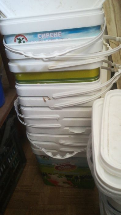 Касетки, кофи от сирене, кашони,каси бира,кока кола