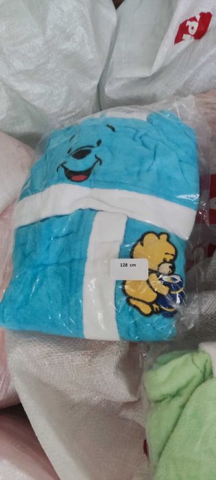 Детски халат нови различни цветове.