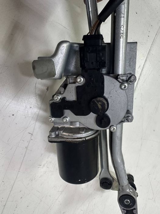 Braț ansamblu motoraș stergator BMW Seria 1 E81 E87