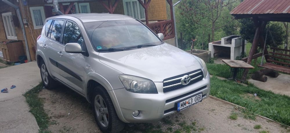Vând Toyota RAV4