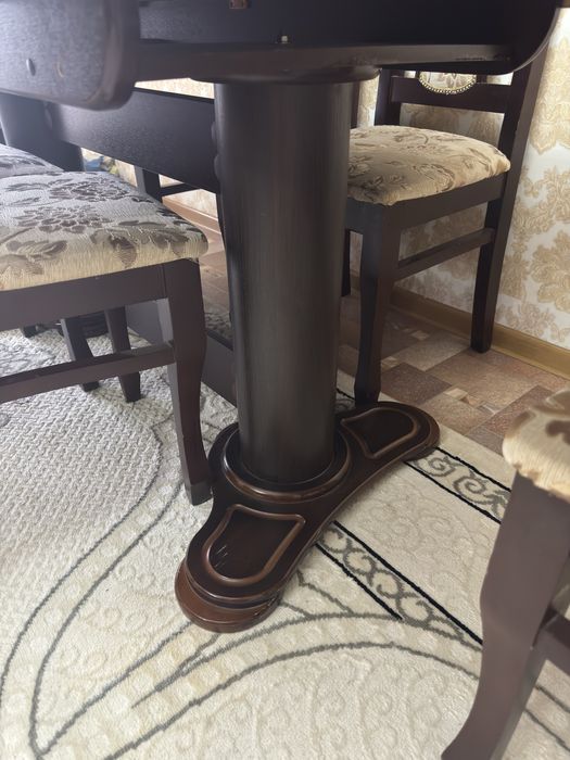 Продам стол гостинный