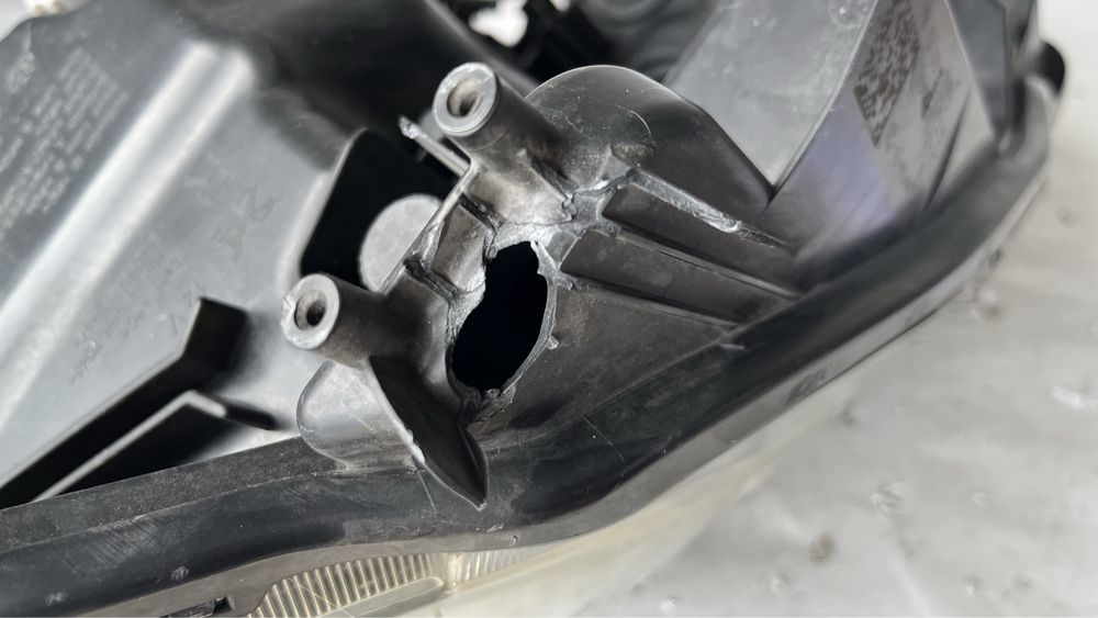 3 броя десен и 2 брой ляв фар Suzuki SX4 S Cross 2013-