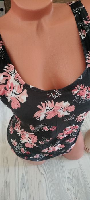 Vând Costum baie