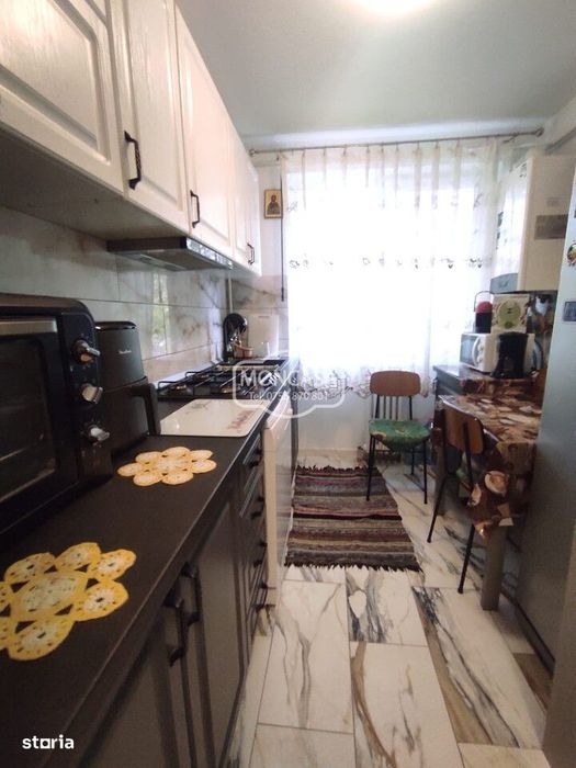 Apartament 3 camere zona Marchian , etaj 1