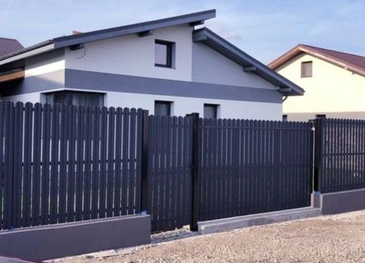 Vînd garduri din plasă bordurată sau sipcă metalică