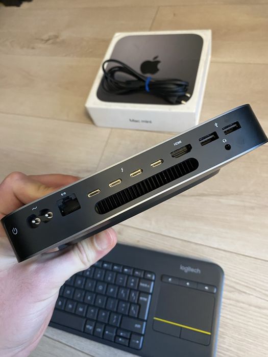 Vand mac mini 2018 20Gb Ram 250gb stocare