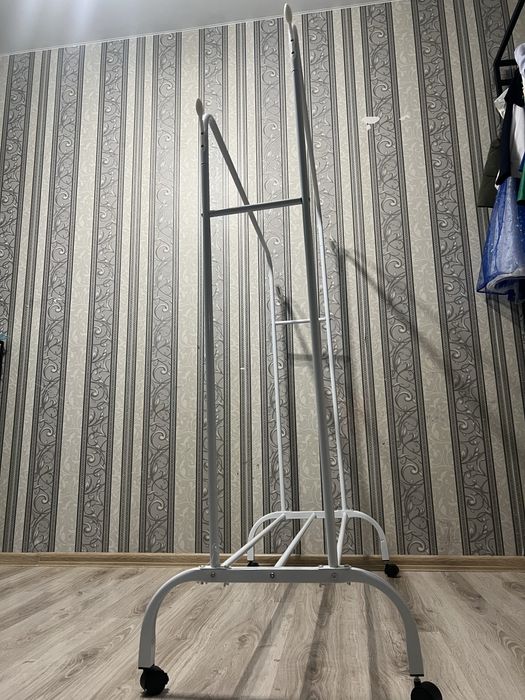 Продам напольную вешалку