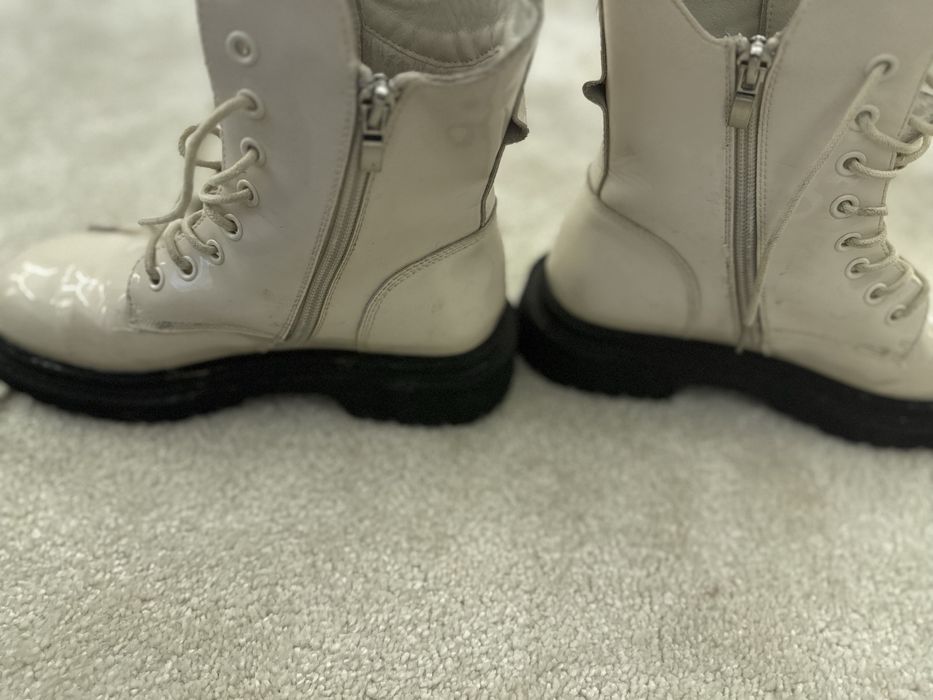 Cizme de piele lacuita albe marimea 37 de la Benvenuti