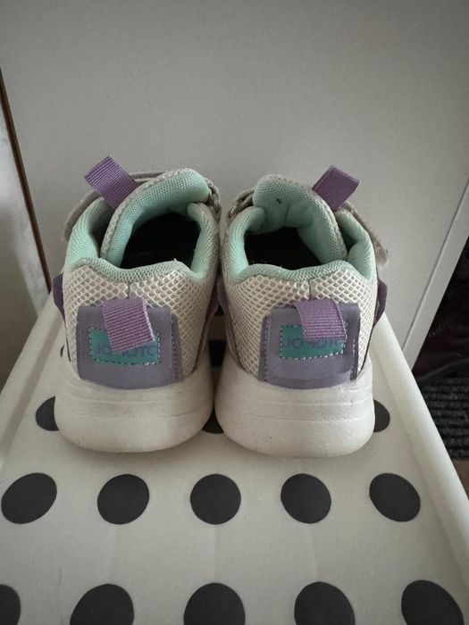 Продам кроссовки р 27-28