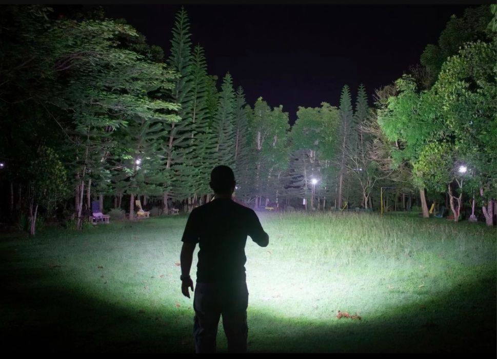 Мощный фонарь - прожектор