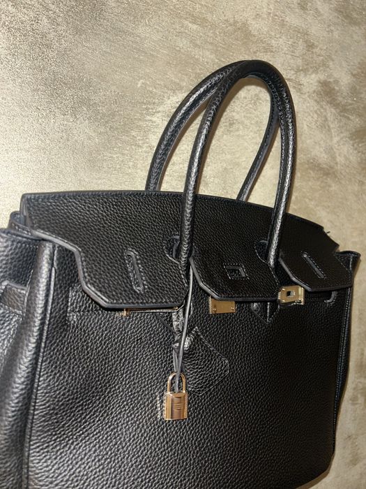 Geanta Birkin de mană